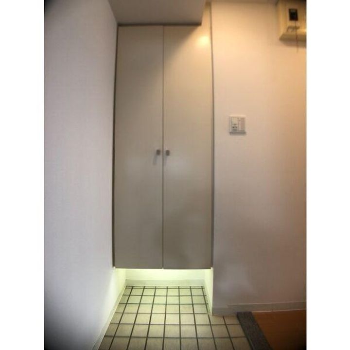 パルティール鶴舞の玄関