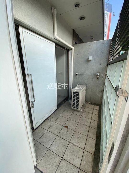 プライマル名古屋吹上の玄関