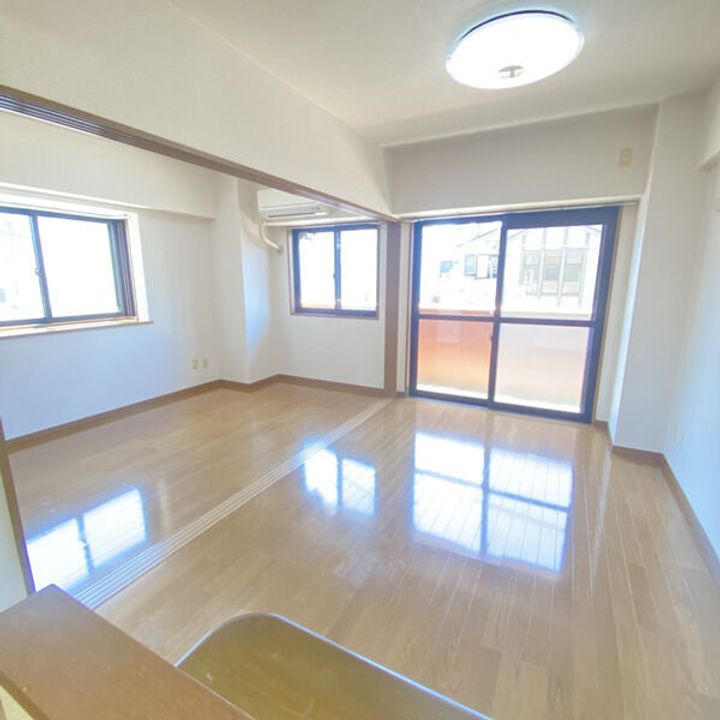 クオン千原の居間