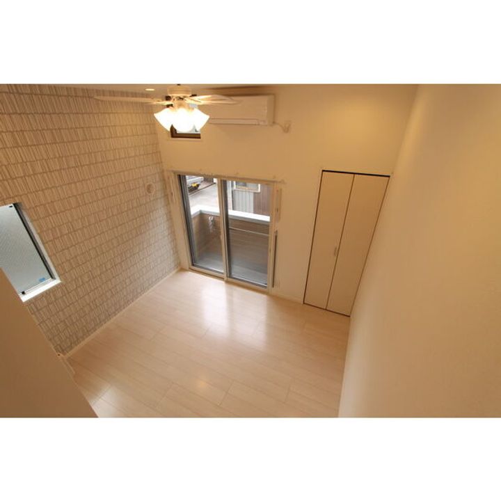 Y'z栄生105の居間
