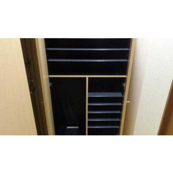 東桜コート401の玄関