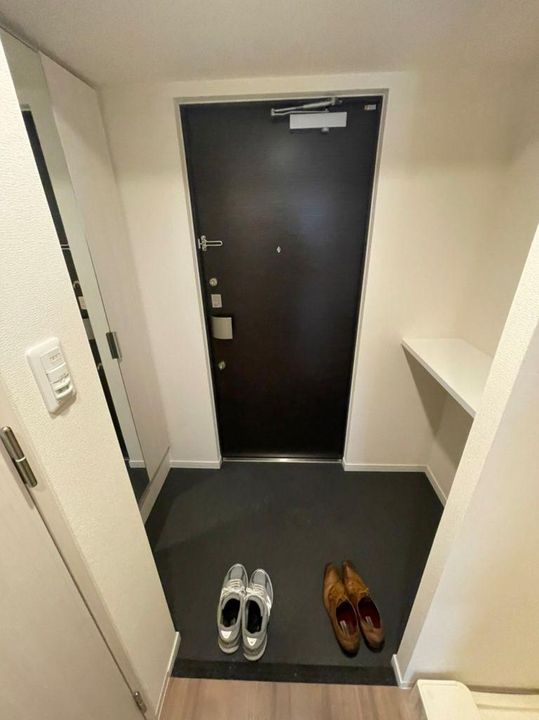 プレサンスTHE新栄の玄関