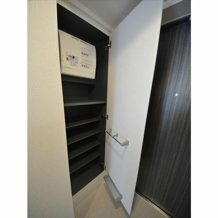 エスリード新栄プライムの玄関