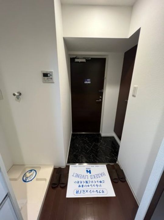 レジディア鶴舞の玄関