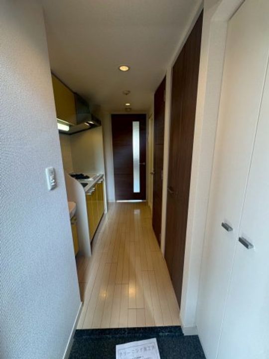 プレサンスSAKAE白川公園の玄関