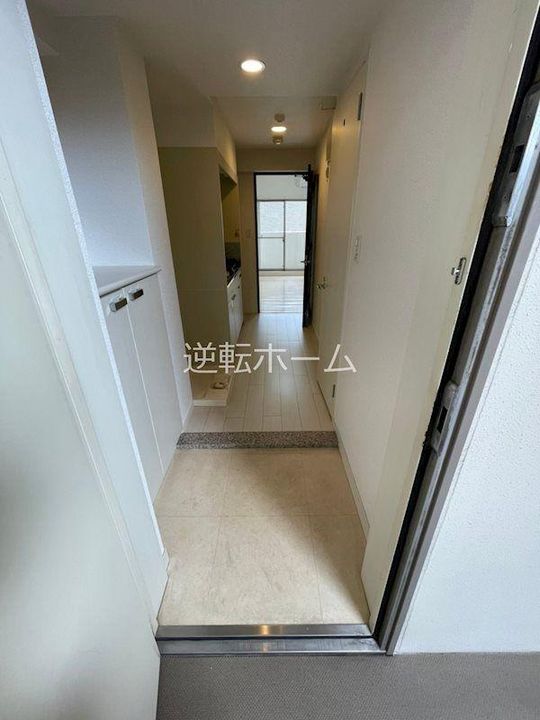 KDXレジデンス神宮前の玄関