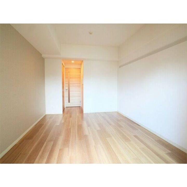 プランドール那古野の居間