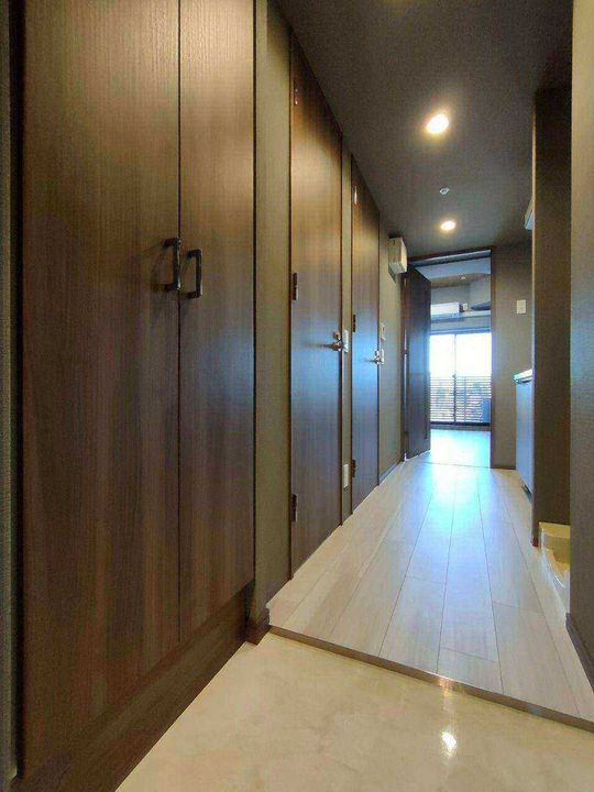 メイクスWアート浅間町1006の玄関