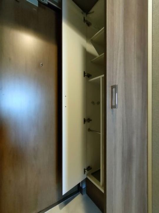 メイクスWアート浅間町1006の玄関