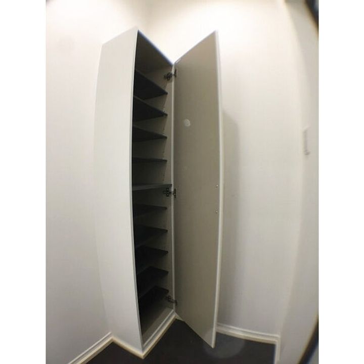 セストチッタ六番町(セストチッタロクバンチョウ203の玄関