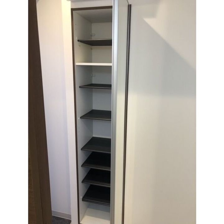 リラ出来町202の玄関