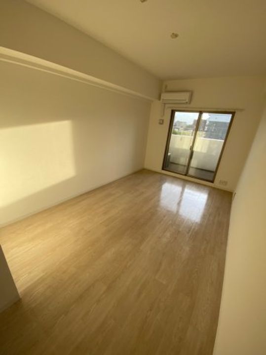 パルティール高畑の居間