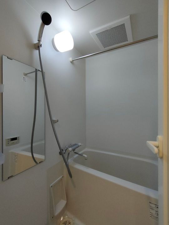 BSレジデンス栄(旧グランルージュ栄)の風呂