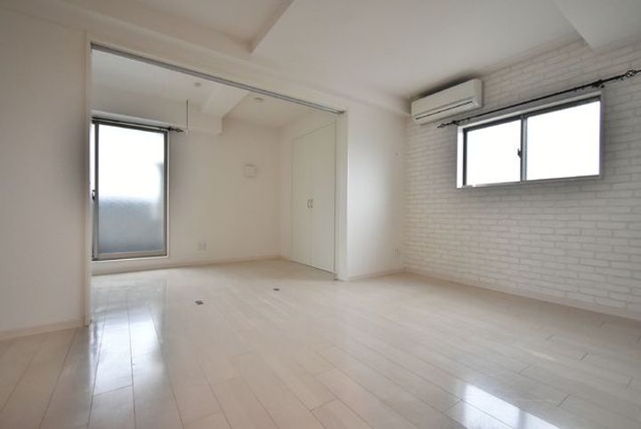 Solid名駅南302の居間