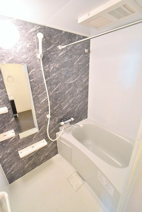 Solid名駅南302の風呂