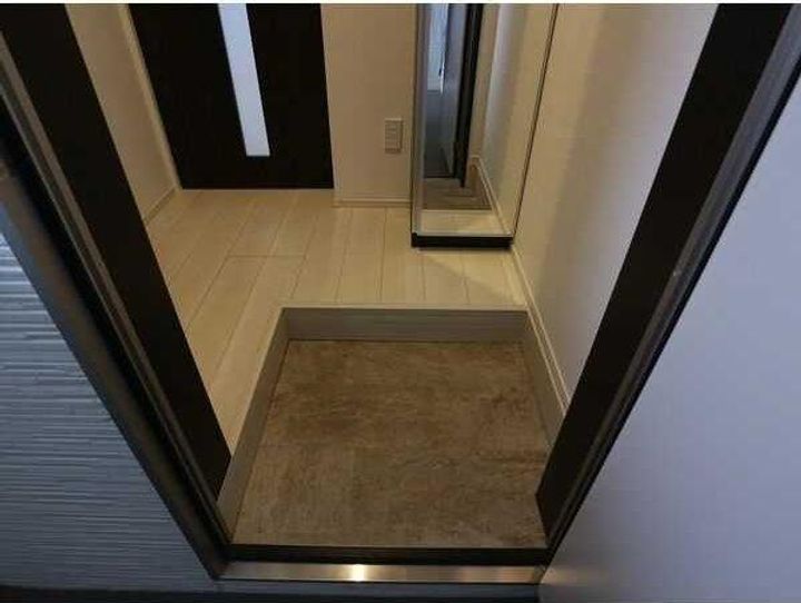 REGALEST Eleの玄関