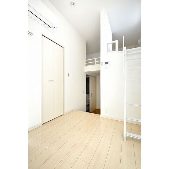 CRASTINE芝町(クラスティーネシバマチ)の玄関