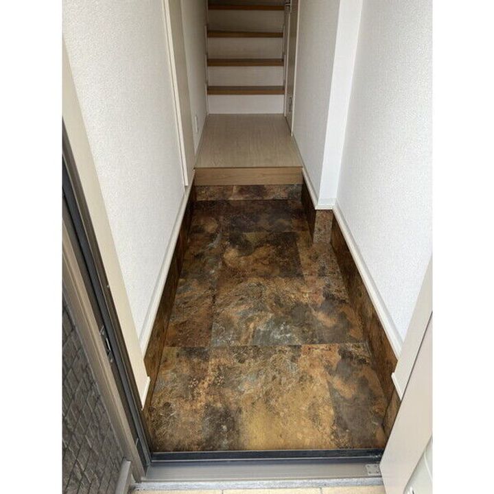 シャレイド豊田本町EASTの玄関