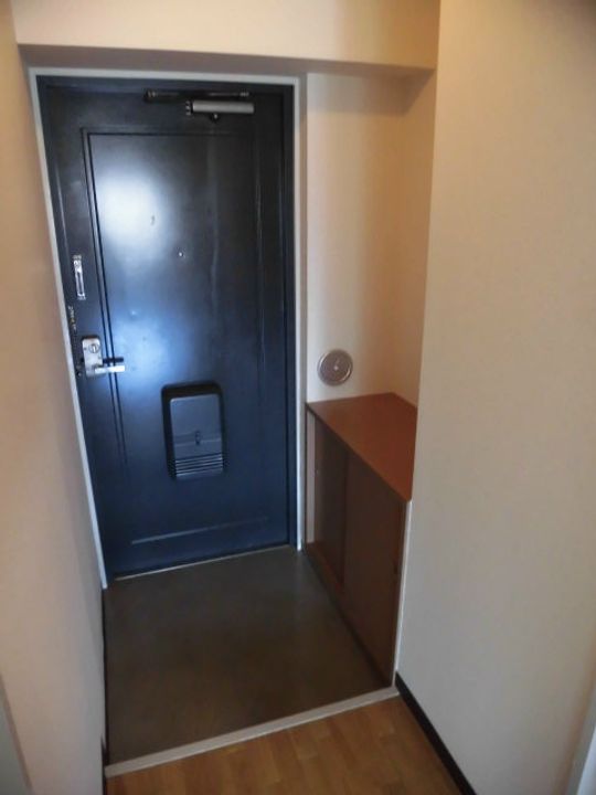 コーポ・カワチの玄関