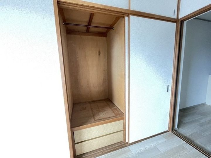 迫マンションの内装