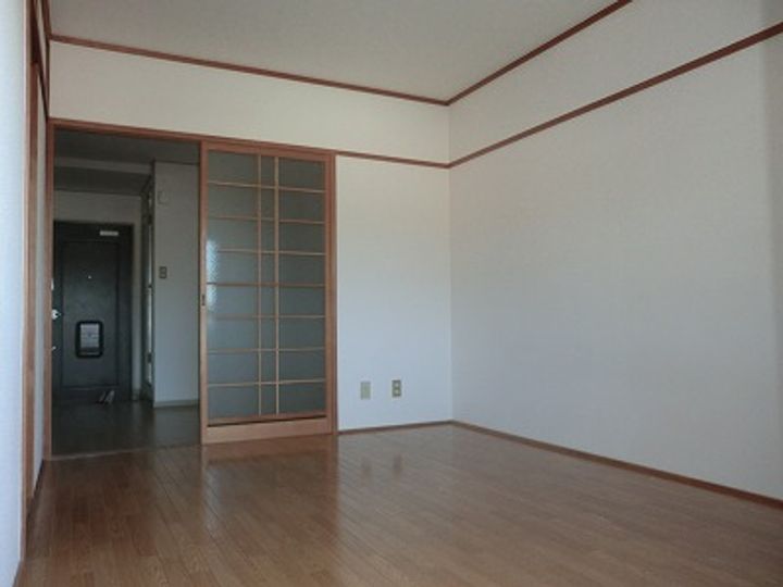 迫マンションの寝室