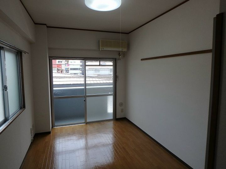 サンシャインヒルズ相田の居間