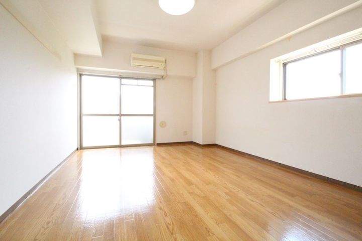 第23やたがいビルの居間