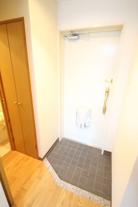 第23やたがいビルの玄関