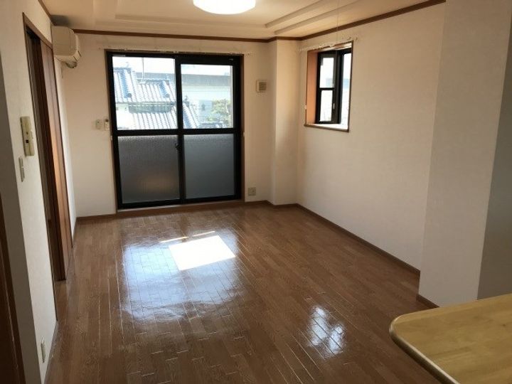 ラ・ヴィータ高取北II104の居間