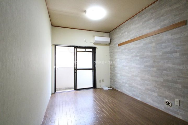 アスカビルの居間