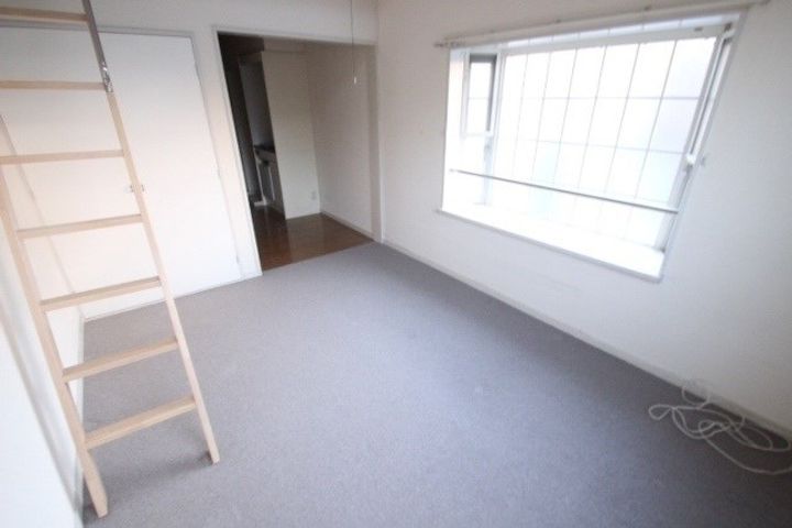 広島県広島市安佐南区祇園6丁目の賃貸アパートの居間
