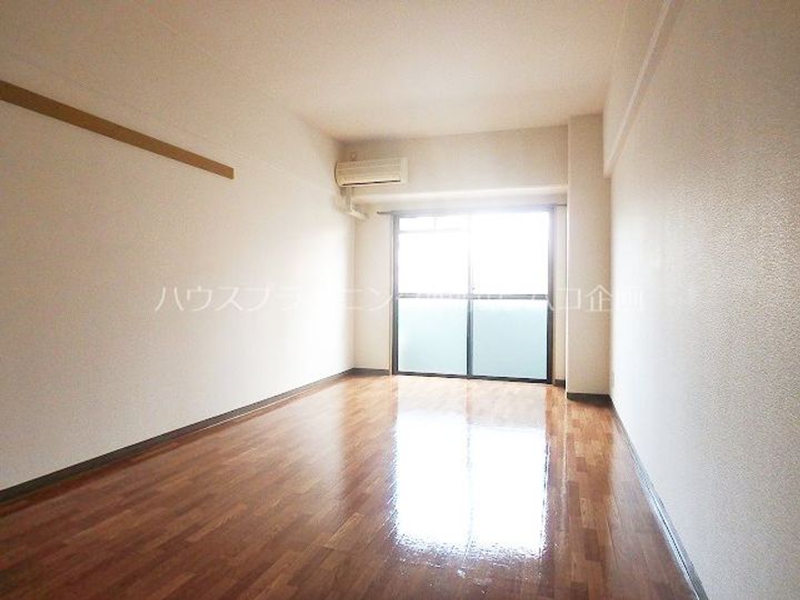 コンフォール下原の居間