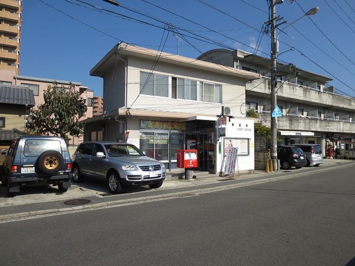 バザレビルの周辺