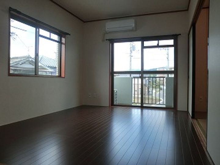 プラザMACの居間