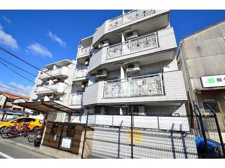 第8長束ビルの外観