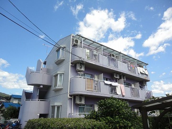 メゾン川中202の外観