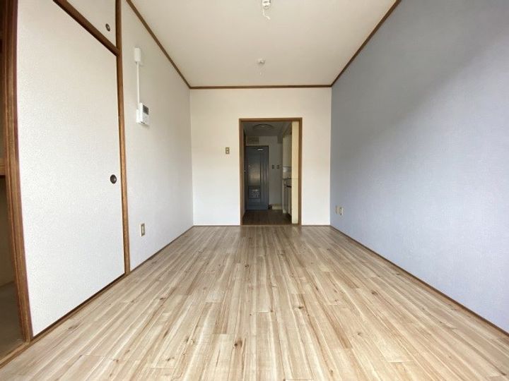 メゾン川中202の居間