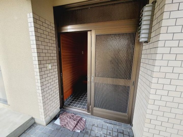 広島県広島市安芸区中野東1丁目(一戸建)の賃貸物件の玄関
