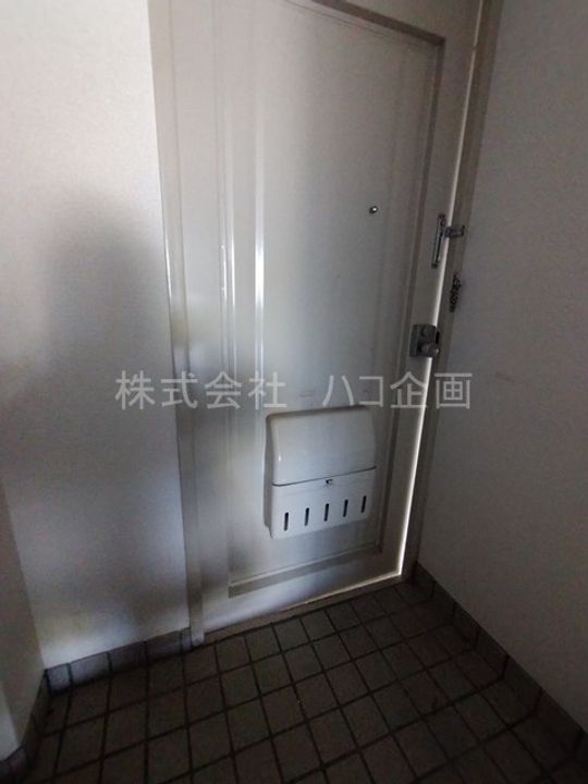 第2上竹ビルの玄関