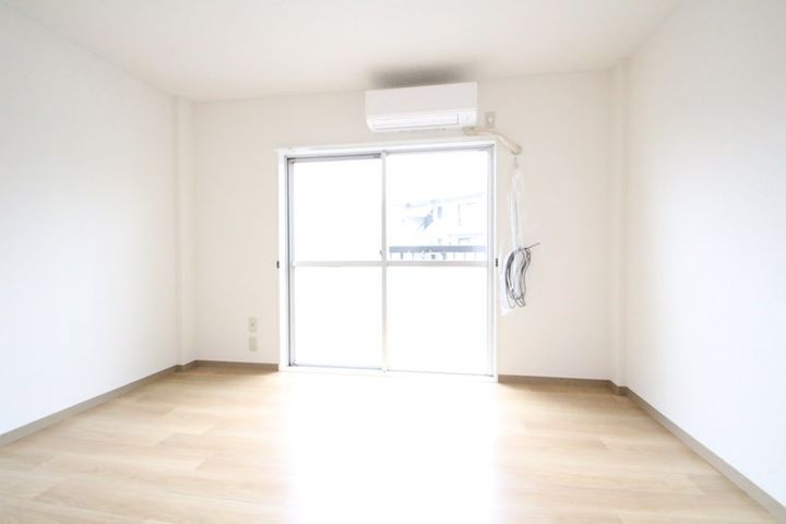 広島県広島市安佐南区長束3丁目の賃貸マンションの居間