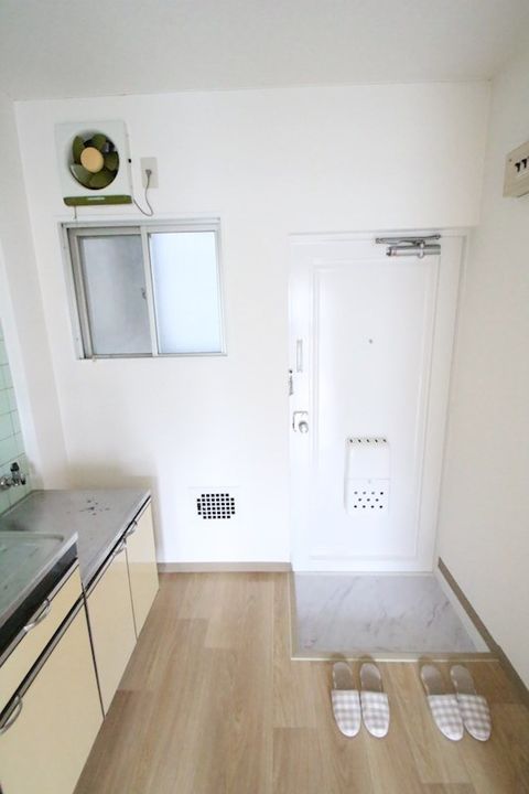 広島県広島市安佐南区長束3丁目の賃貸マンションの玄関