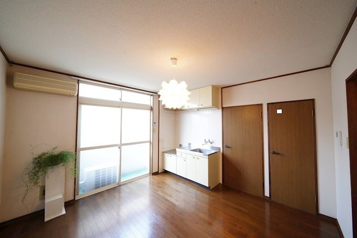 広島県広島市西区草津東1丁目の賃貸アパートの居間