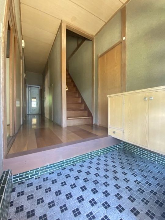 広島県広島市安佐南区伴東4丁目(一戸建)の賃貸物件の玄関