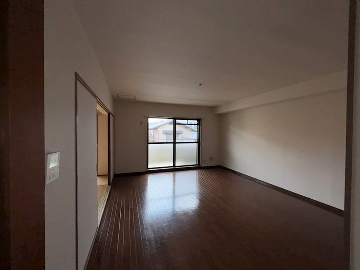 メゾン大町の居間