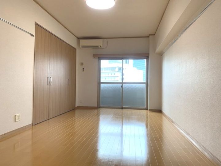 ロイヤルリバービューの居間