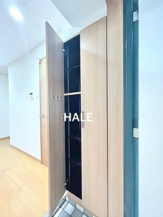 ロイヤルリバービューの玄関