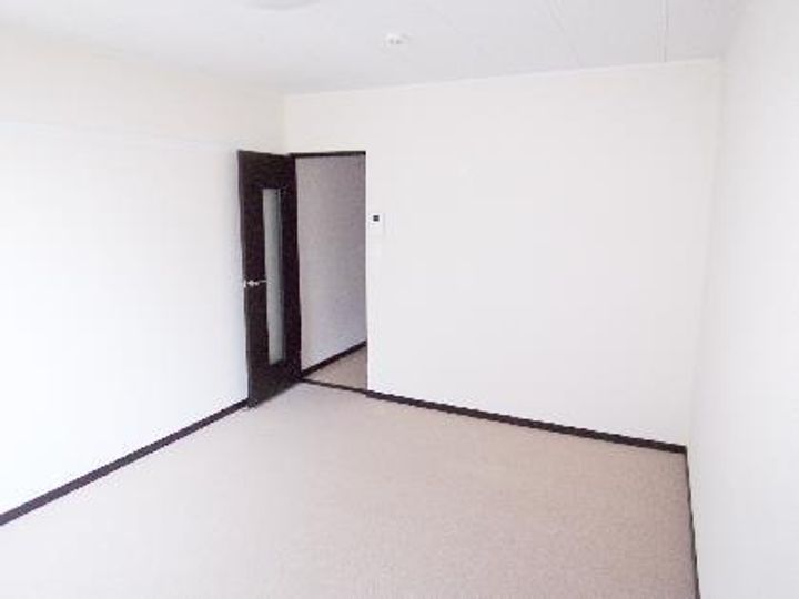 レオネクストアンジェA202の居間