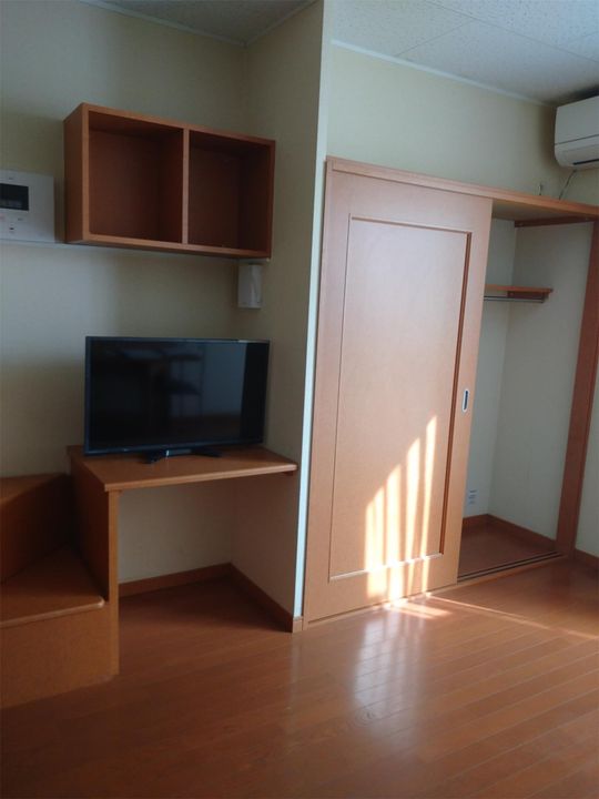 レオパレス中村105の居間