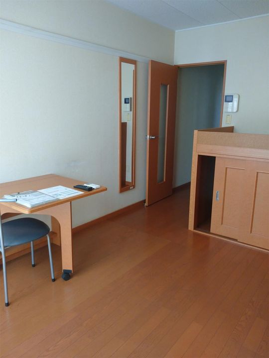 レオパレス中村105の居間