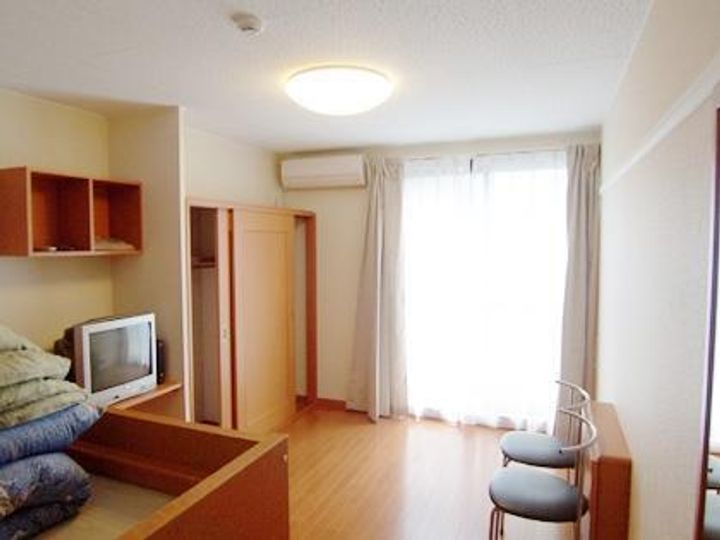 レオパレス上越205の居間